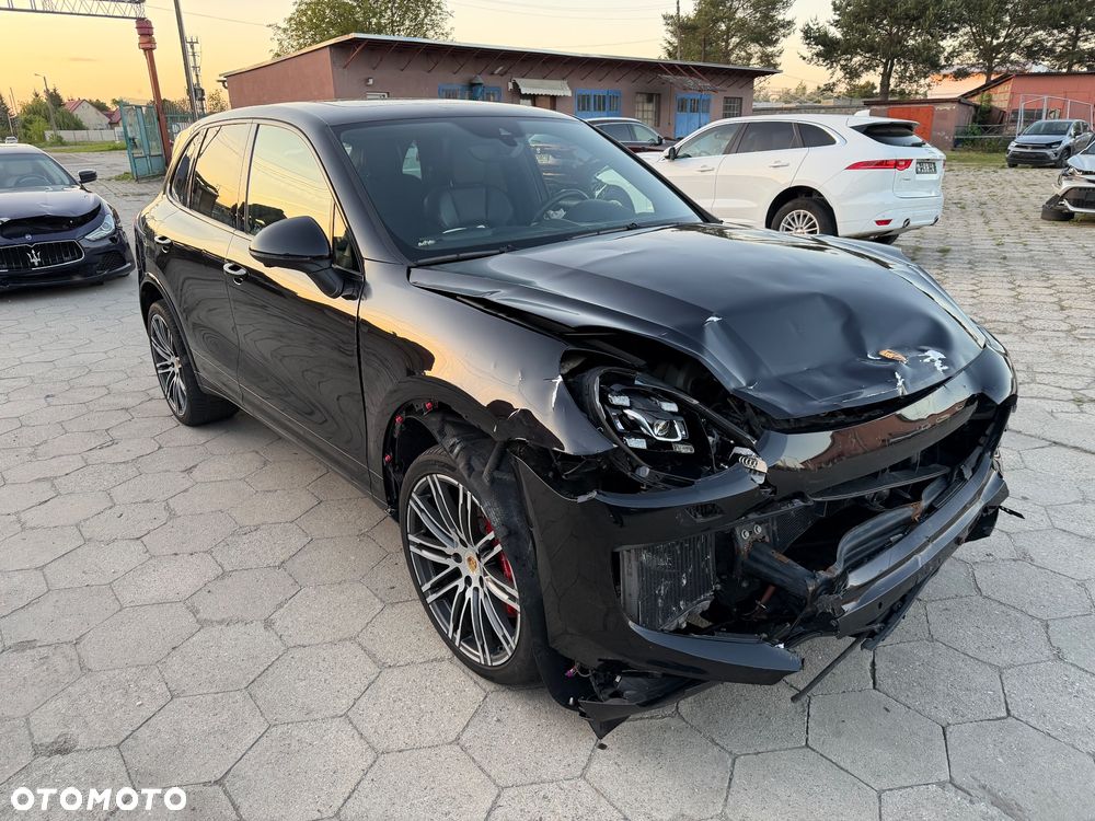 Porsche Cayenne - 40