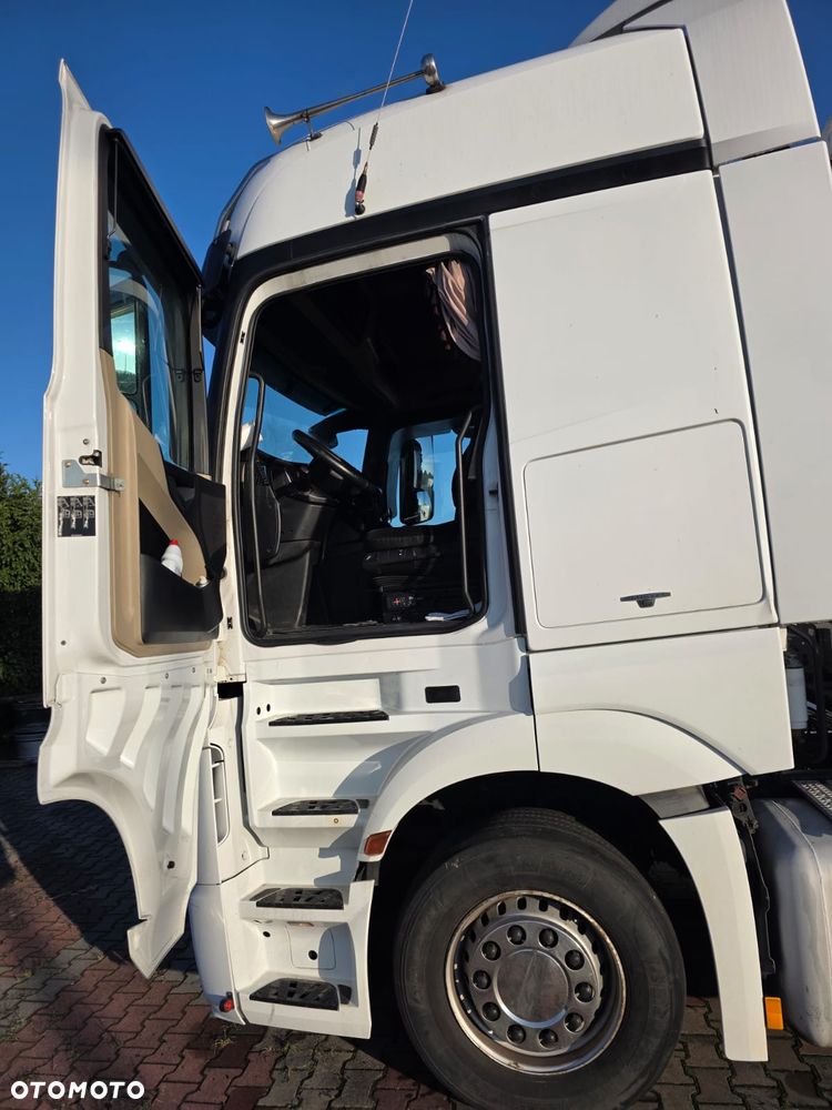 Mercedes-Benz Actros - 4