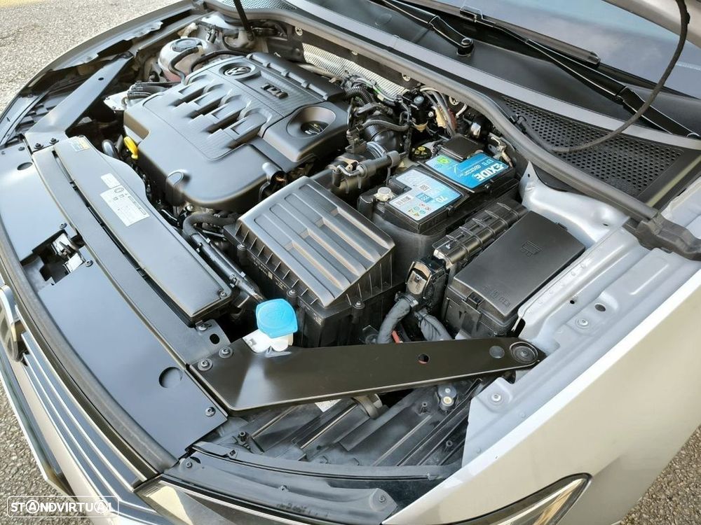 VW Passat 2.0 TDI Business P.DSG - 56