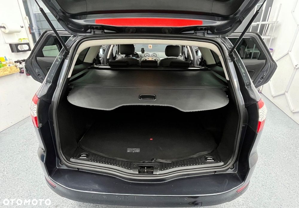 Ford Mondeo - 38