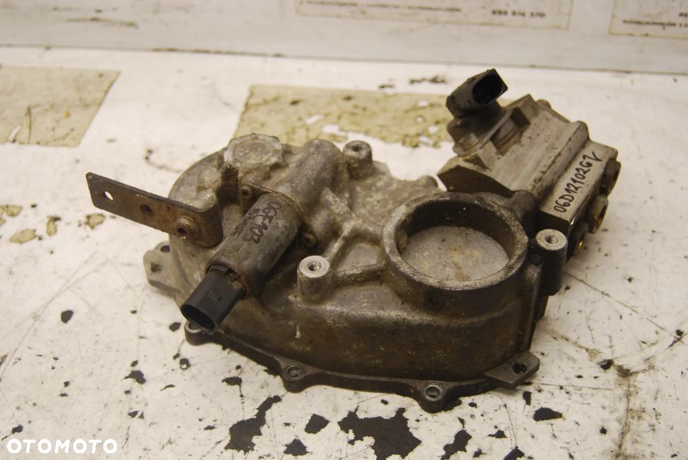 OBUDOWA POMPY VACUM 06F103530F 2.0 FSI VW TOURAN I AUDI SEAT SKODA 06D121026J - 1