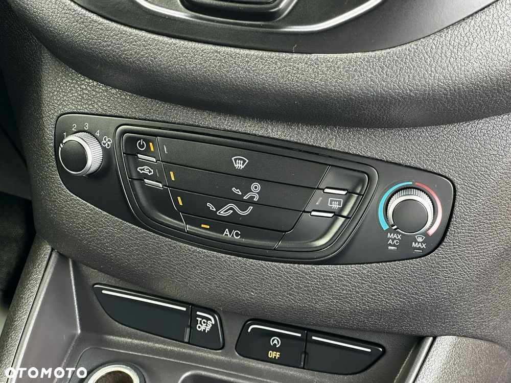 Ford Transit Courier - 16