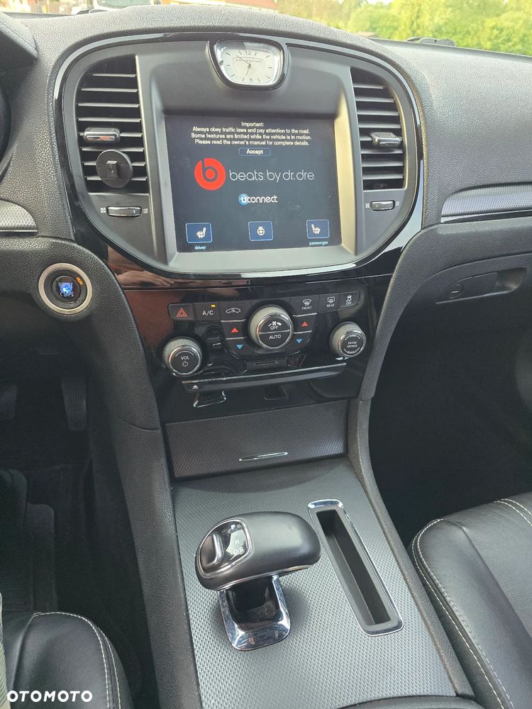 Chrysler 300s - 23