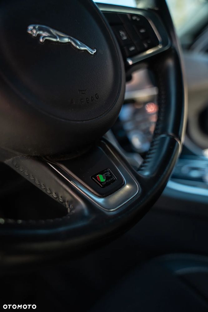 Jaguar XE 2.0 D R-Sport - 9