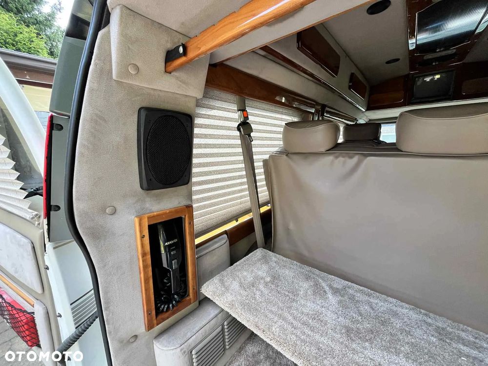 Chevrolet Express - 28