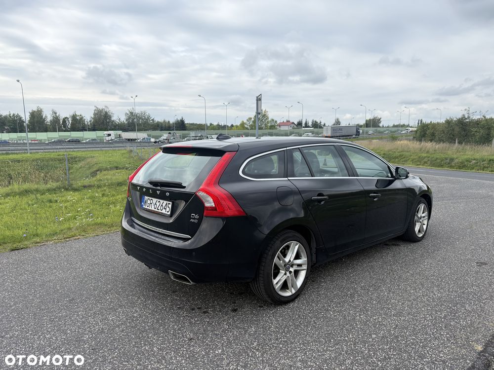 Volvo V60 D6 AWD Plug-in Hybrid Summum - 23