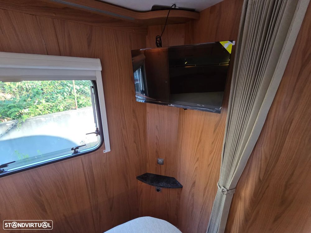 Burstner Aviano 725i cama central - 5