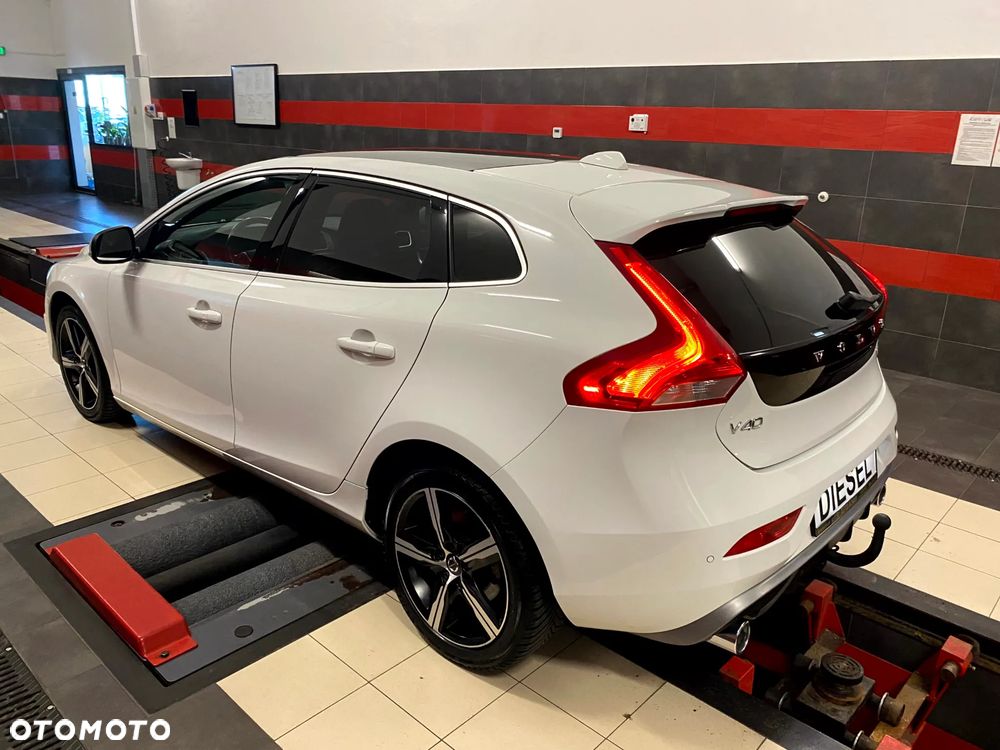 Volvo V40 D3 Drive-E R-Design Momentum - 13