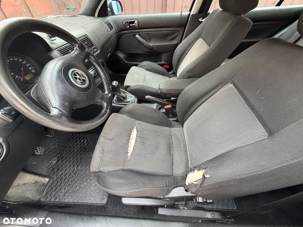 Volkswagen Golf 1.6 - 10