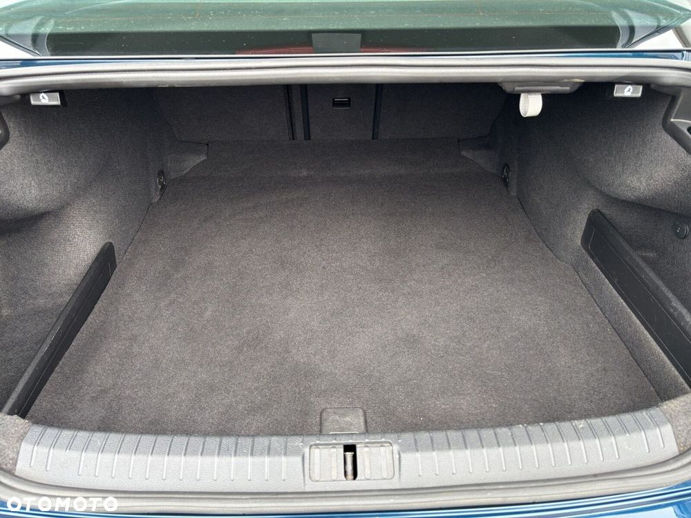 Volkswagen Passat - 15