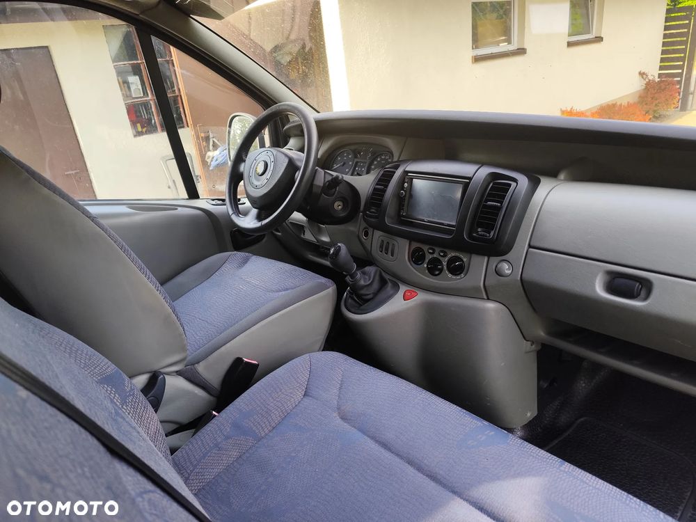 Renault Trafic Passenger - 8