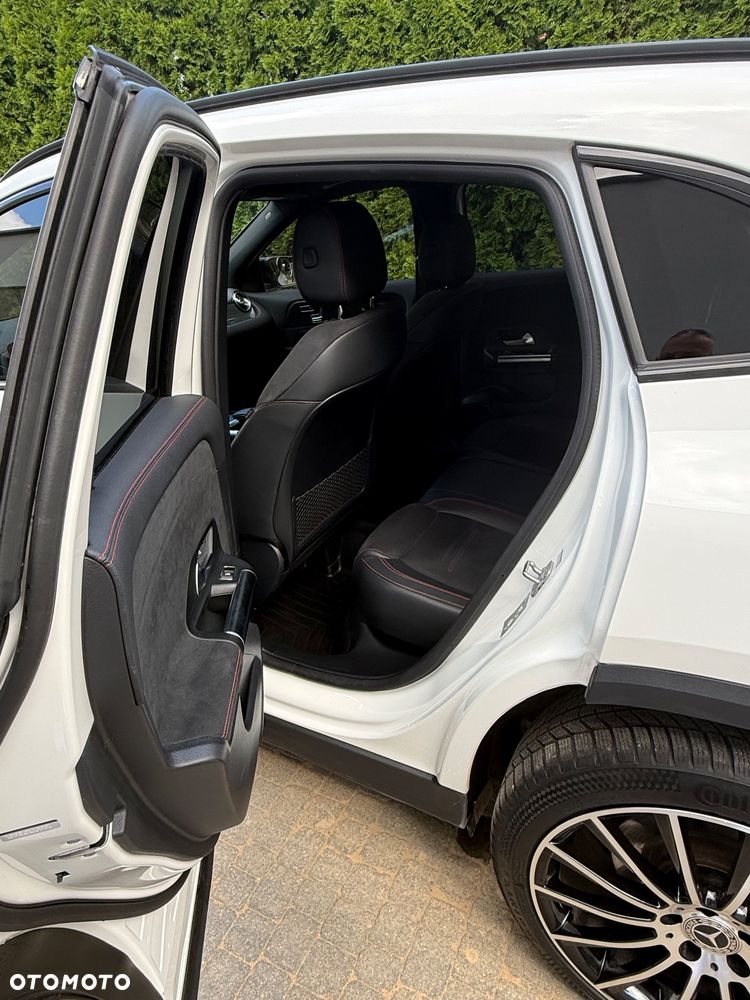 Mercedes-Benz GLA - 12