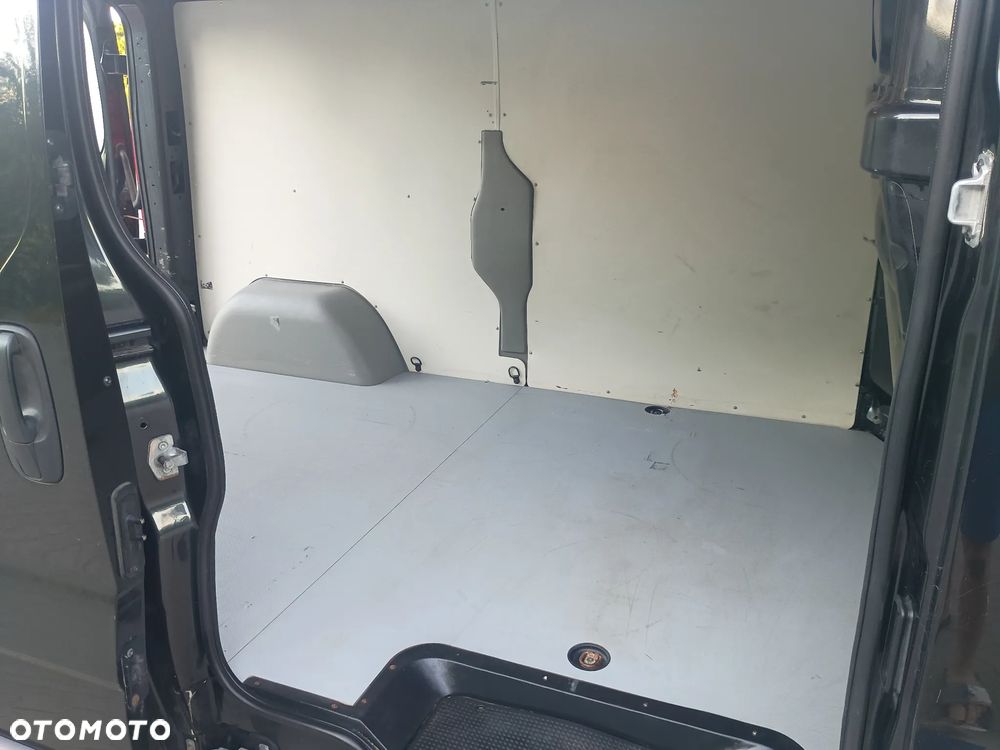 Opel Vivaro - 32