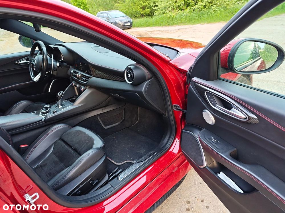 Alfa Romeo Giulia 2.9 V6 Bi-Turbo AT8 Quadrifoglio - 26