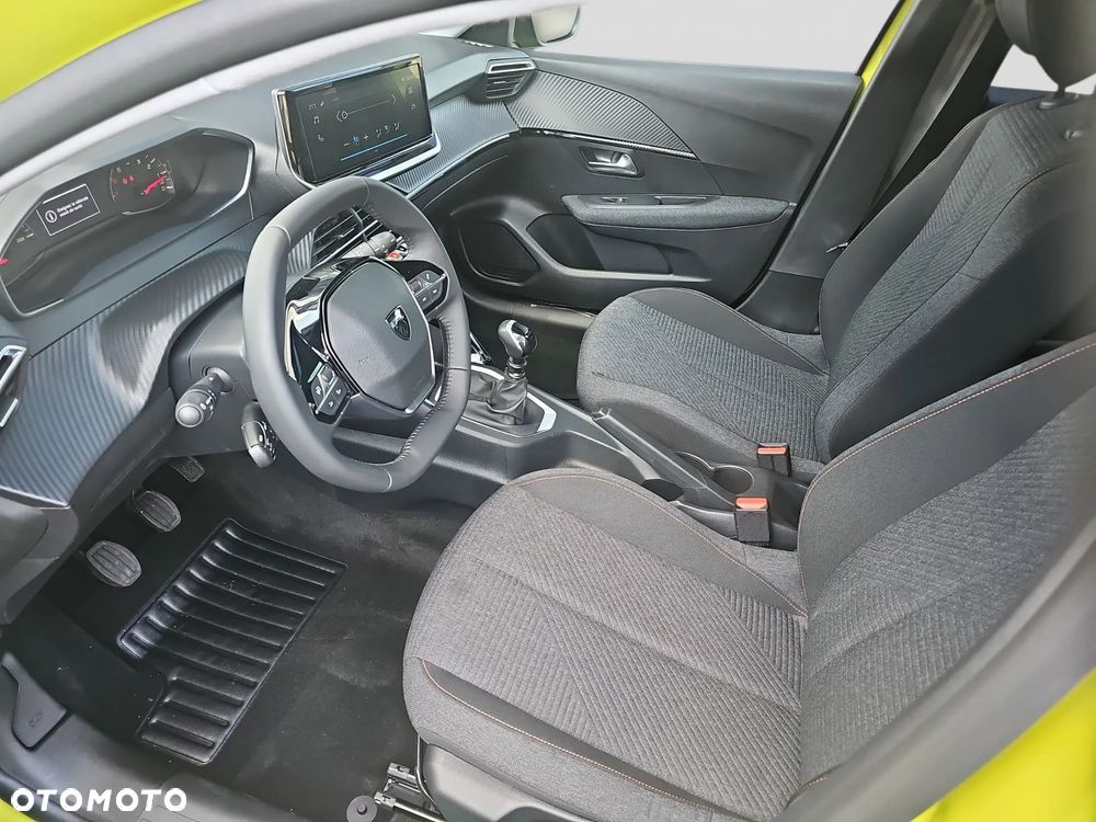 Peugeot 208 - 10