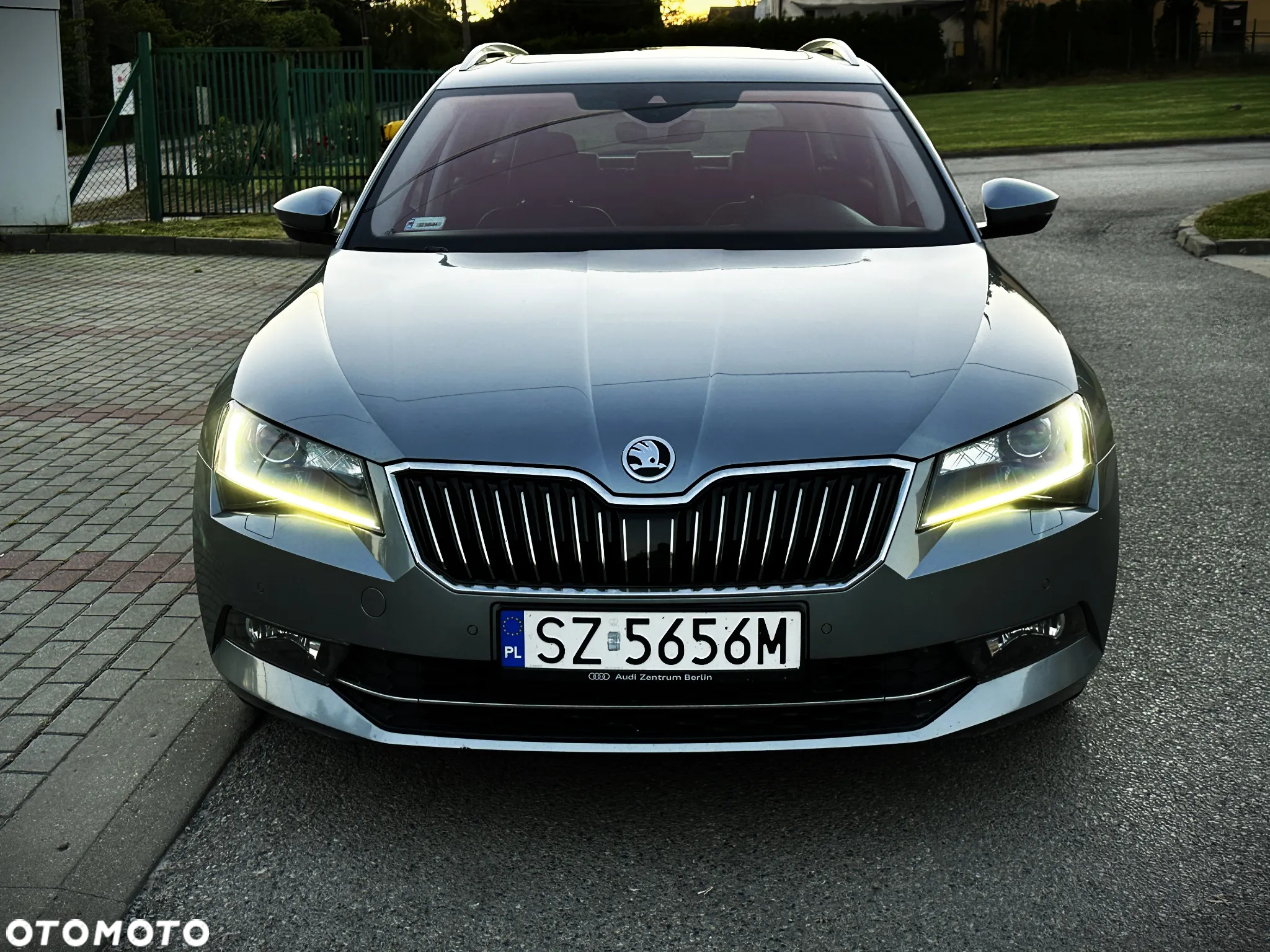 Skoda Superb Combi 2.0 TDI 4x4 DSG L&K - 12