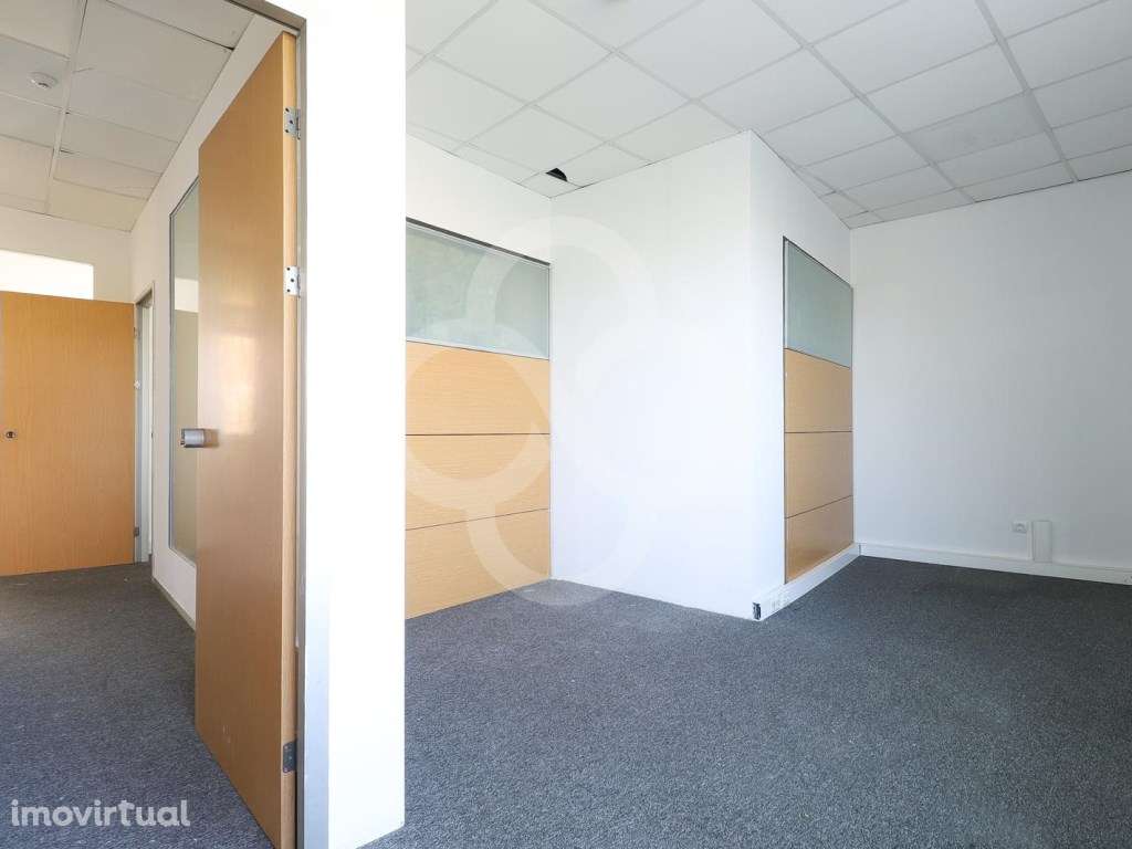 Escritório em Telheiras com 4 lugares de estacionamento Localização... - Grande imagem: 3/13