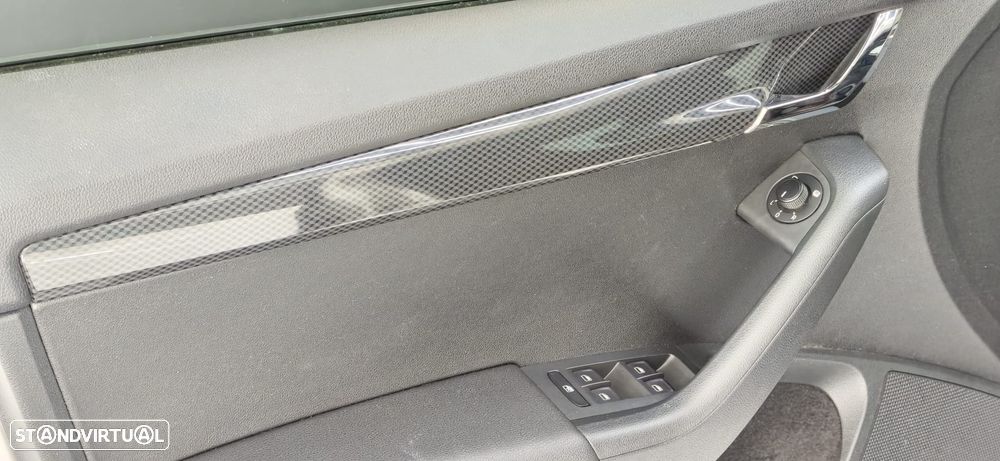 Skoda Octavia 2.0 TDI DSG RS - 23