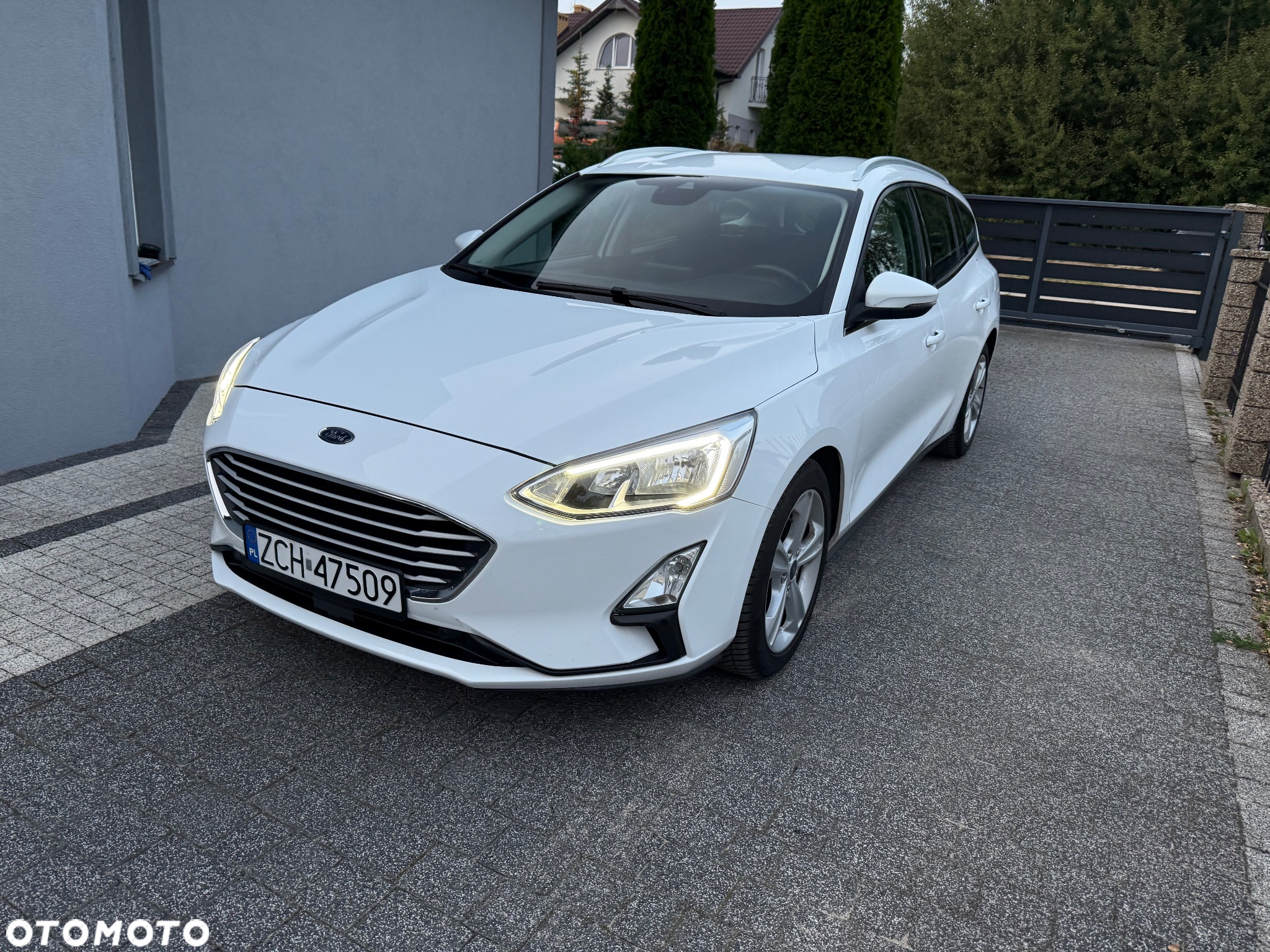 Ford Focus Turnier 1.5 EcoBlue Start-Stopp-System TREND - 2