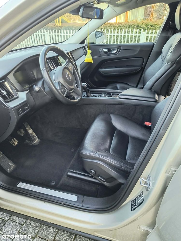 Volvo XC 60 D4 AWD Momentum - 10