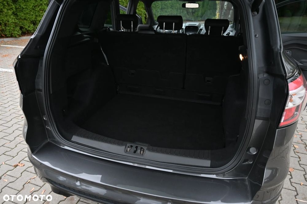 Ford Kuga 1.5 EcoBoost 2x4 ST-Line - 24
