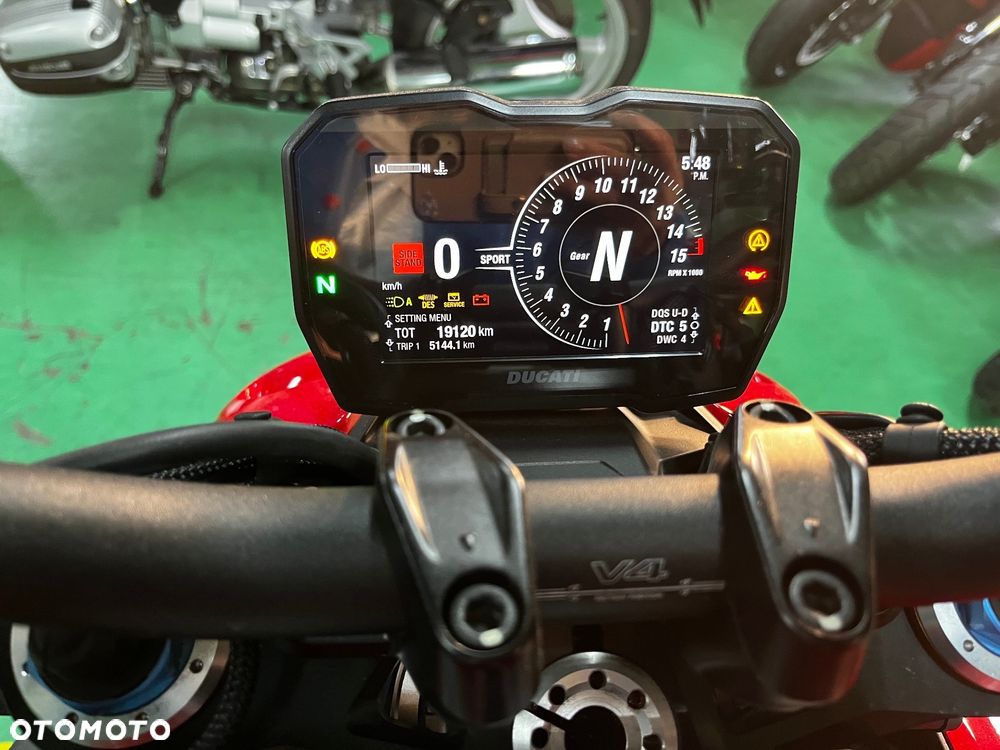 Ducati Streetfighter V4 - 4