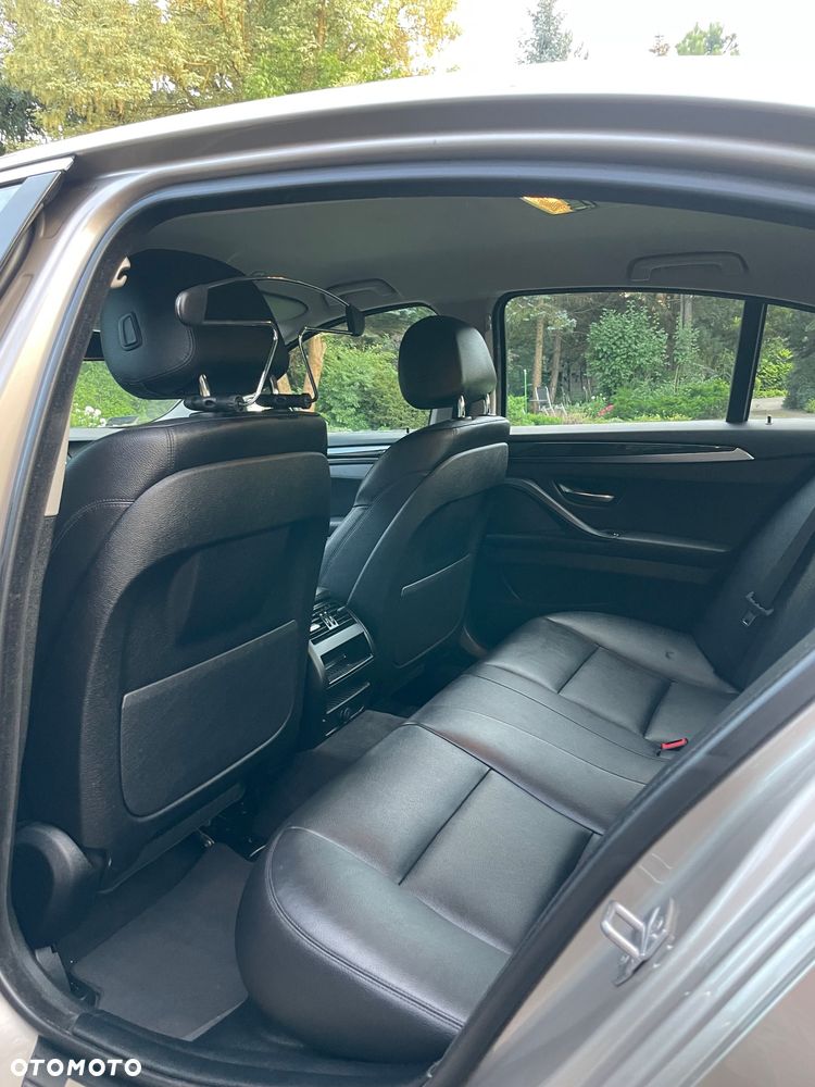 BMW Seria 5 525d Luxury Line - 22