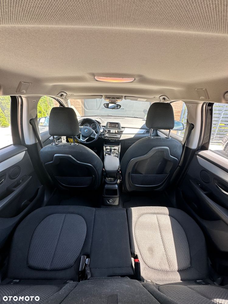 BMW Seria 2 218d - 11