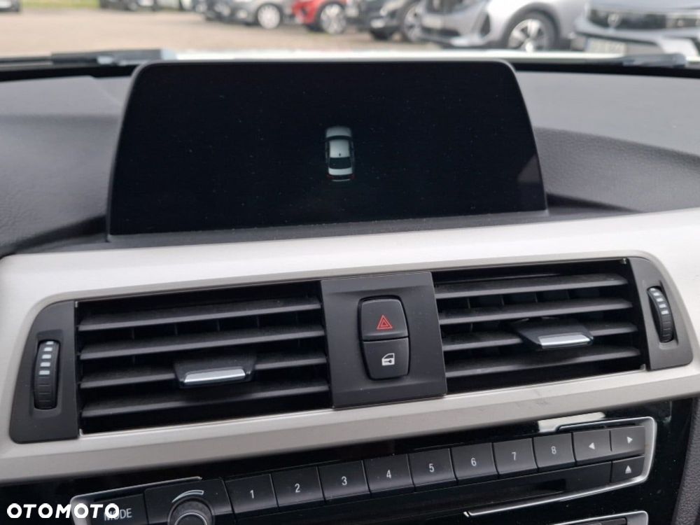 BMW Seria 3 318i - 27
