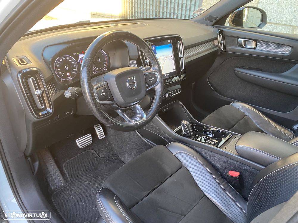 Volvo XC 40 2.0 D4 R-Design AWD - 4