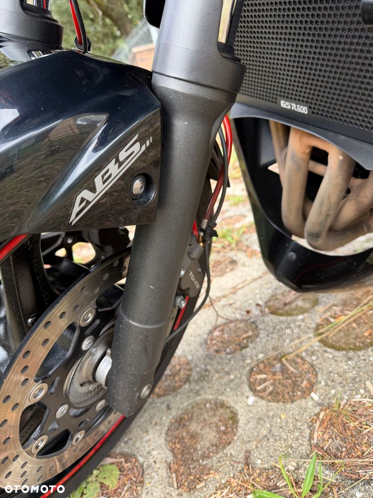 Suzuki GSR - 16