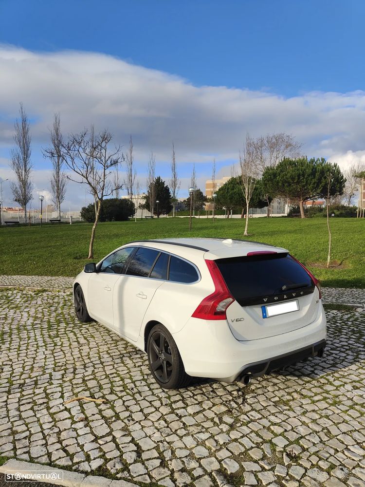 Volvo V60 2.0 D3 R-Design - 4