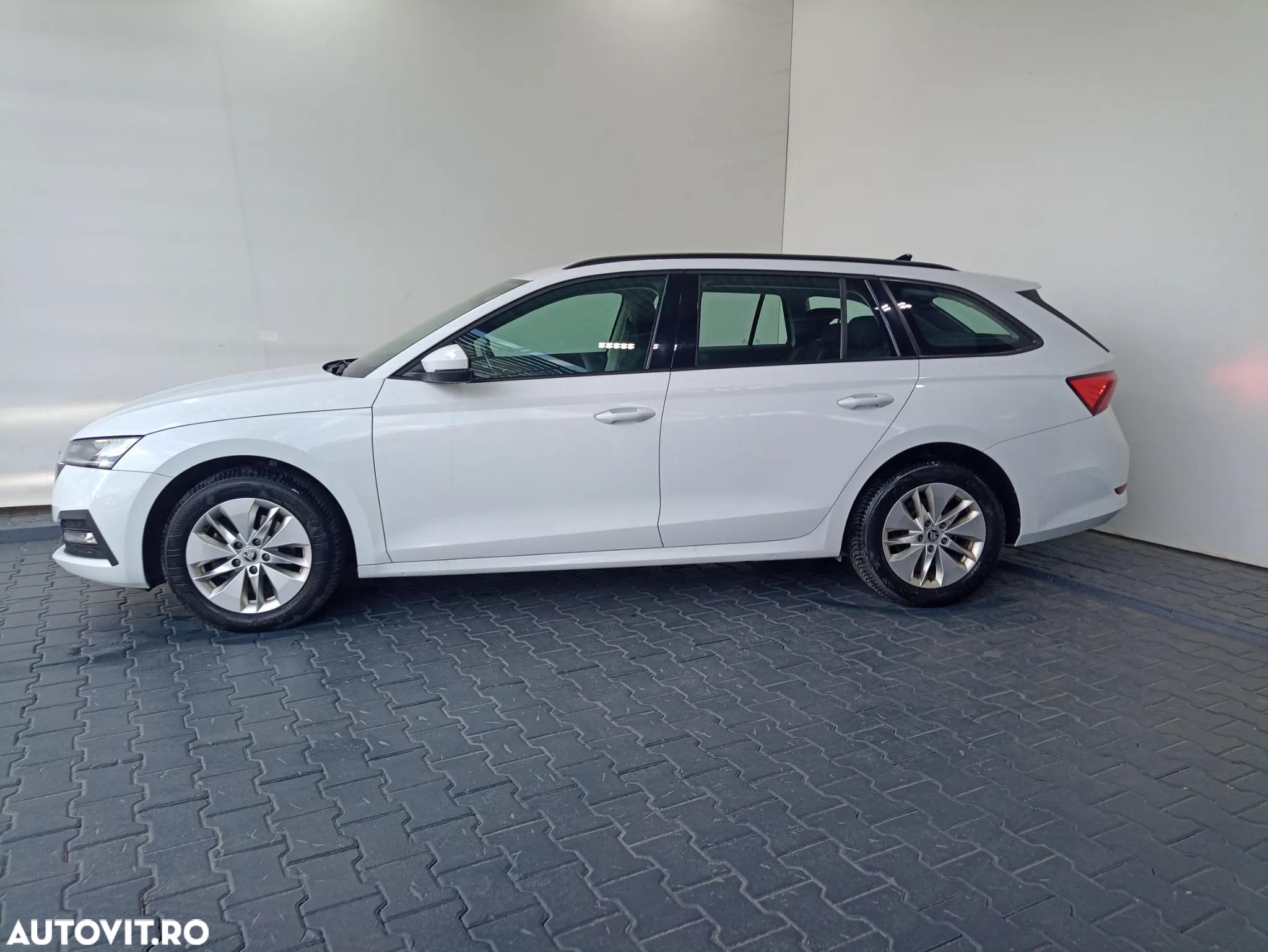 Skoda Octavia Combi 2.0 TDI DSG Ambition - 2