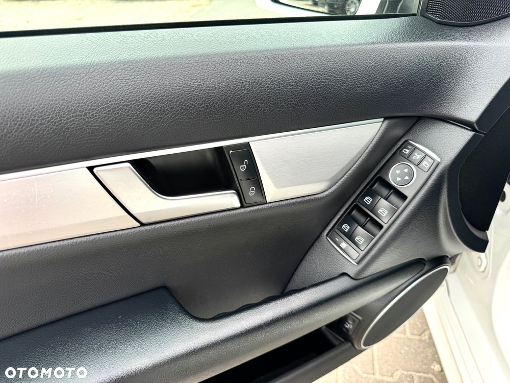 Mercedes-Benz Klasa C 220 (BlueTEC) d 7G-TRONIC AMG Line - 19