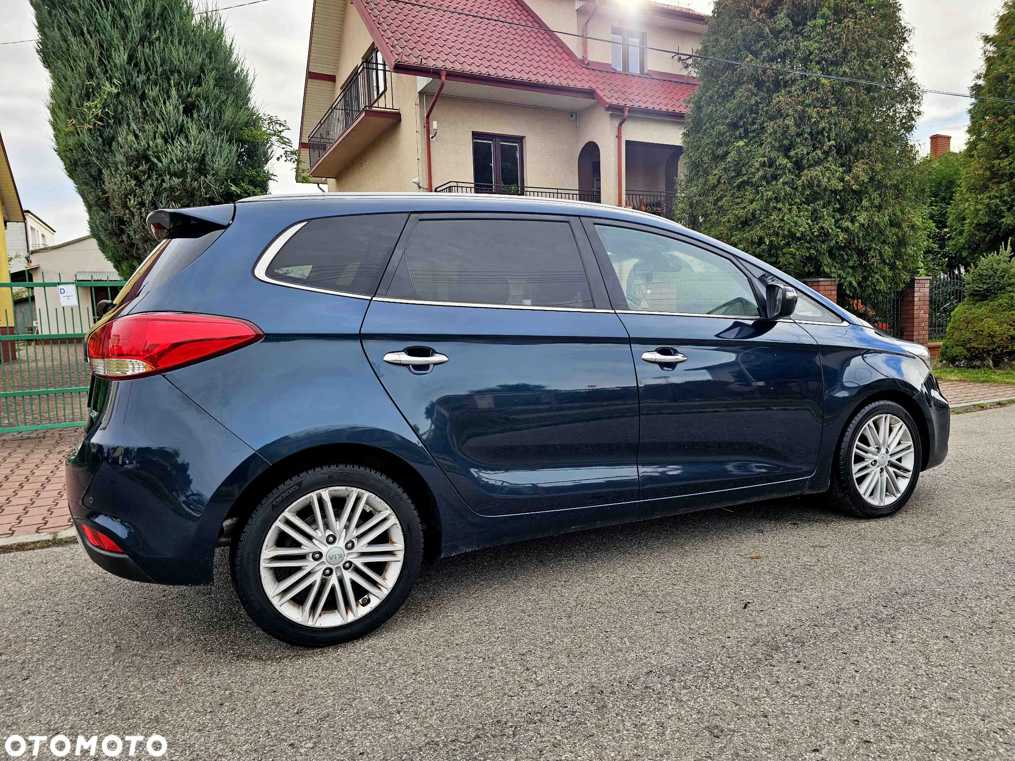 Kia Carens 1.7 CRDi M 7os - 8