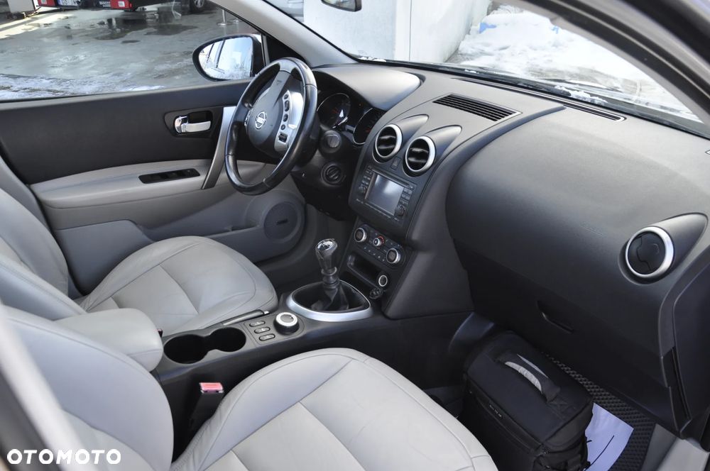 Nissan Qashqai+2 2.0 dCi DPF 4x4 tekna - 13