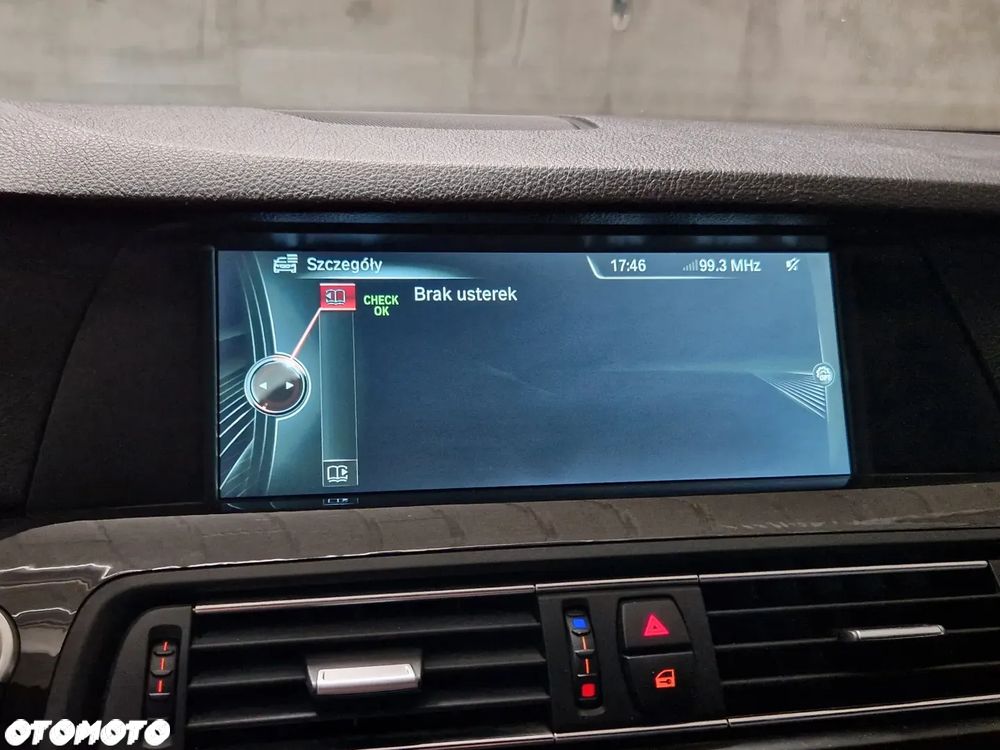 BMW Seria 5 525d xDrive - 10