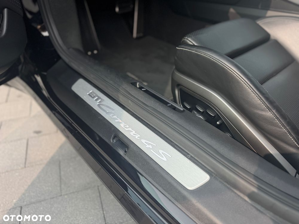 Porsche 911 Carrera 4S - 12