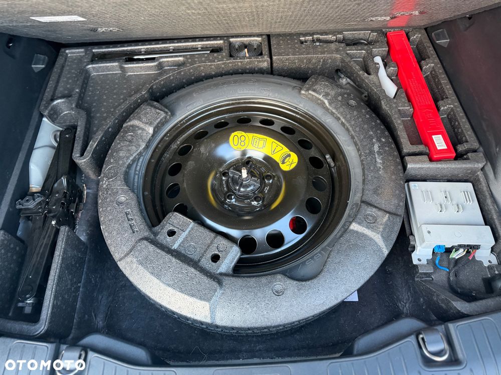 Ford Kuga 2.5 FHEV FWD ST-Line X - 12