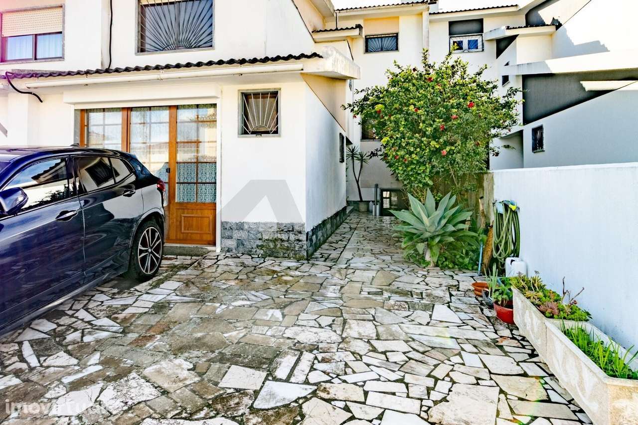 Moradia em Cascais - Alcabideche, com jardim e elevado potencial - Grande imagem: 5/46
