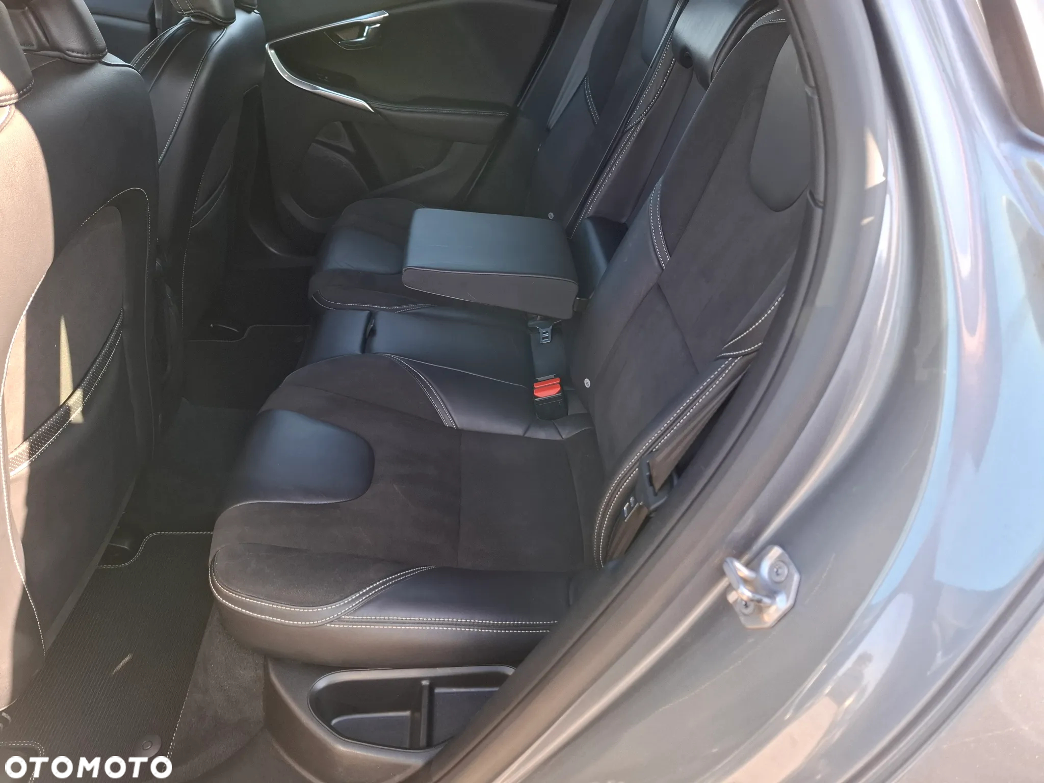 Volvo V40 D2 Drive-E R-Design Kinetic - 36