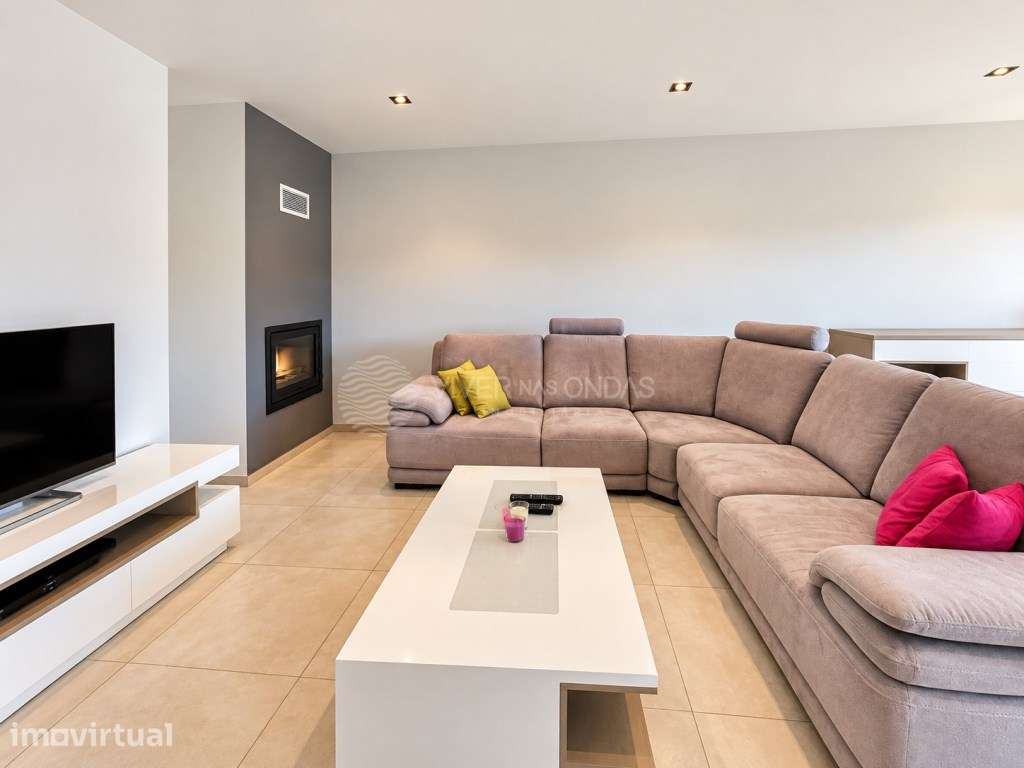 Apartamento T3 com Varanda, Lavandaria e Garagem Fechada para dois ... - Grande imagem: 3/29
