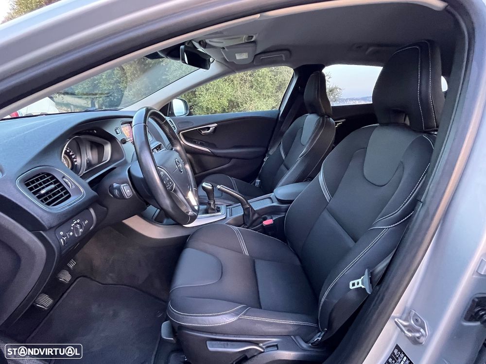 Volvo V40 2.0 D3 Momentum - 9