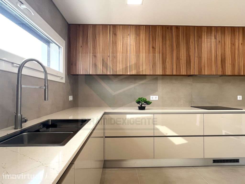 Moradia Isolada, Nova, 3 Suítes, Piscina, Garagem, AZEITÃO! - Grande imagem: 5/26
