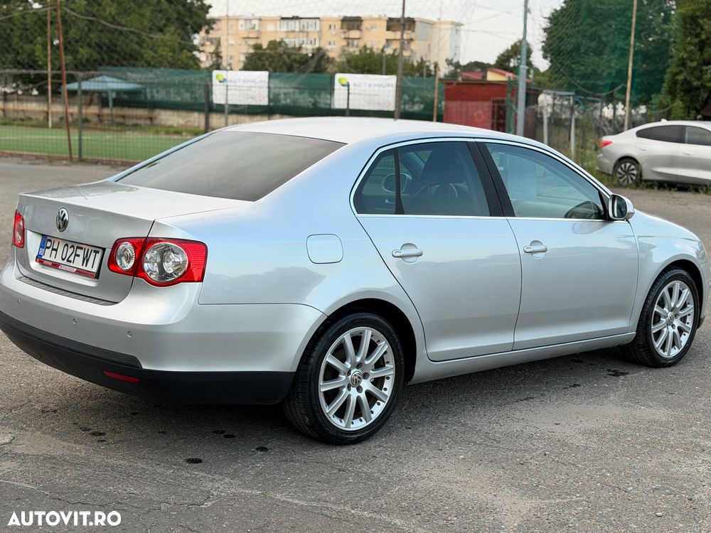 Volkswagen Jetta 2.0 TDI Comfortline - 1