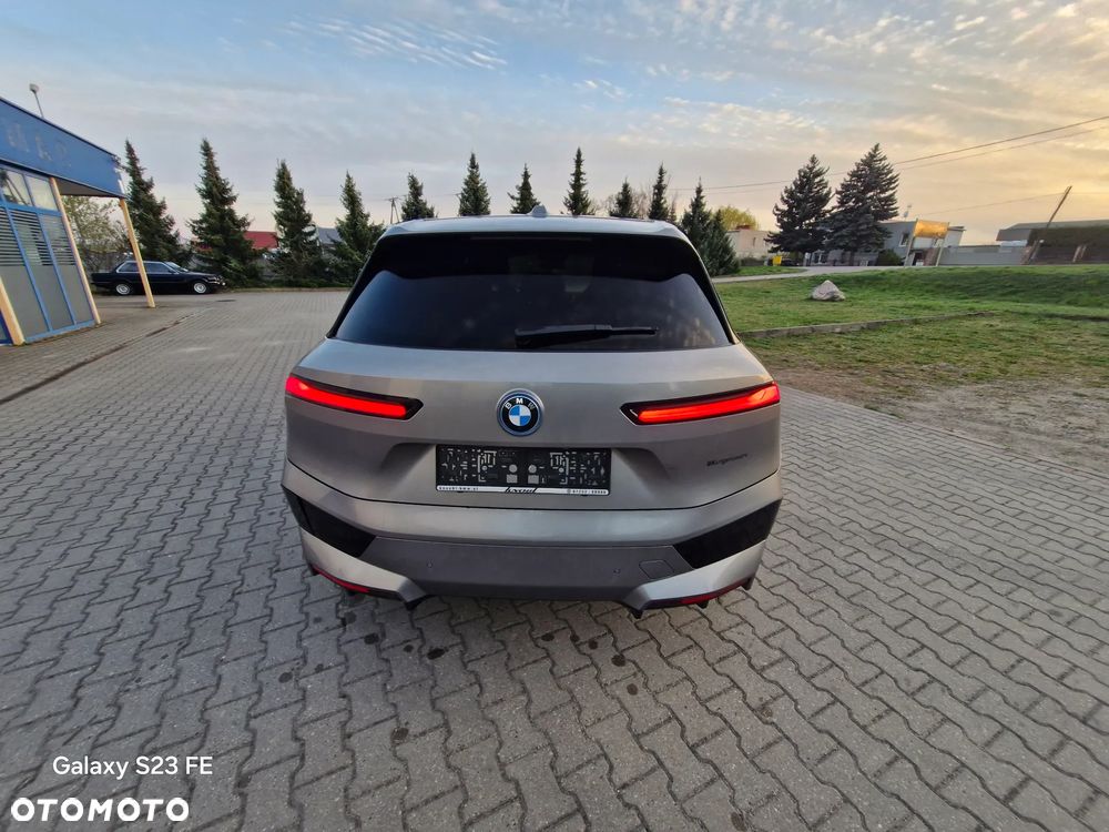 BMW iX xDrive40 - 7
