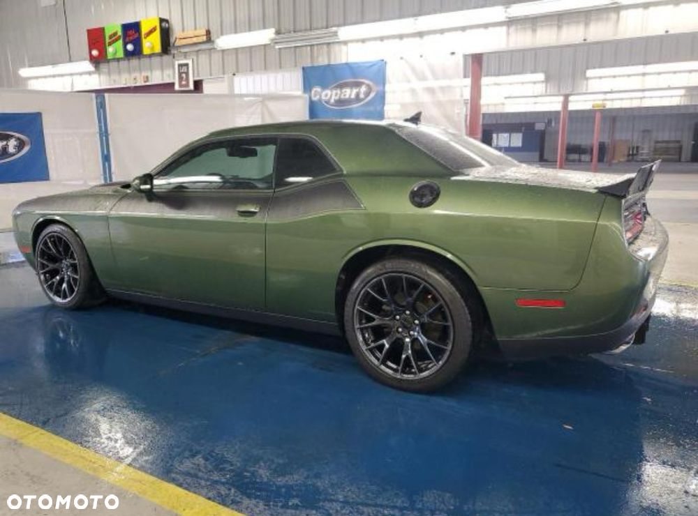 Dodge Challenger - 16