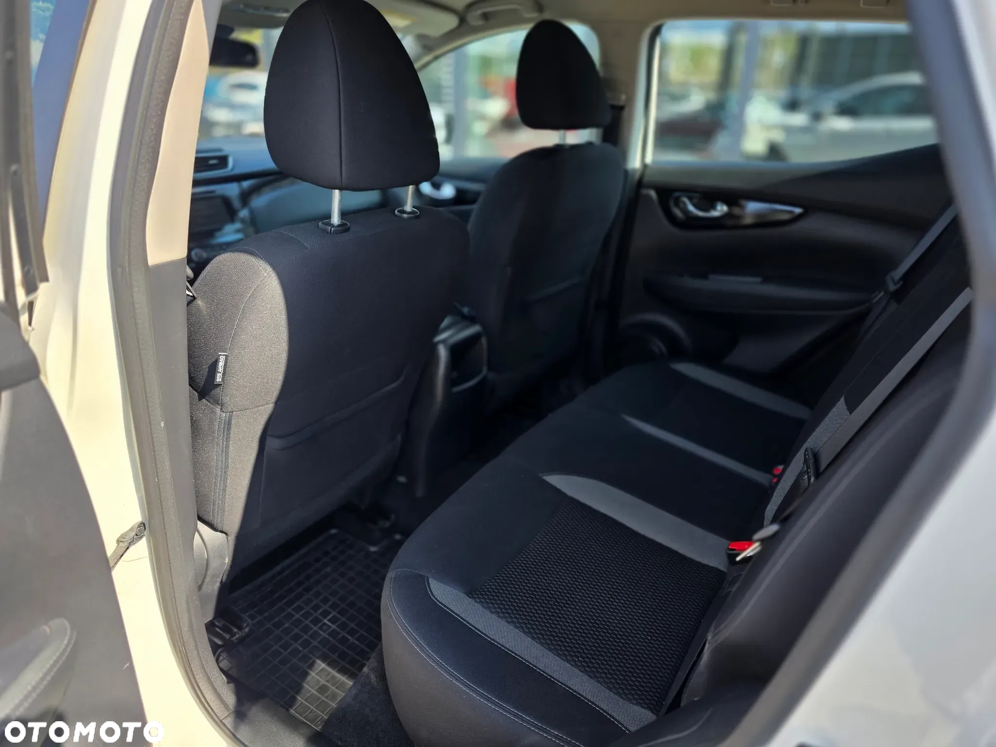 Nissan Qashqai 1.3 DIG-T N-Connecta - 24