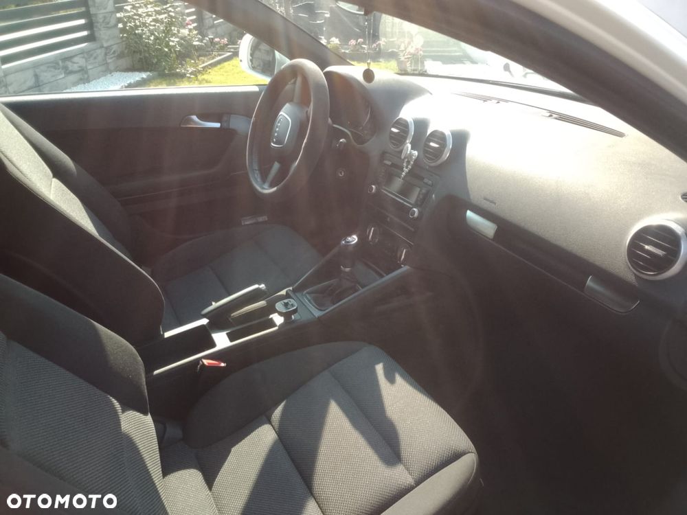 Audi A3 3-drzwiowe 1.6 Ambiente - 9