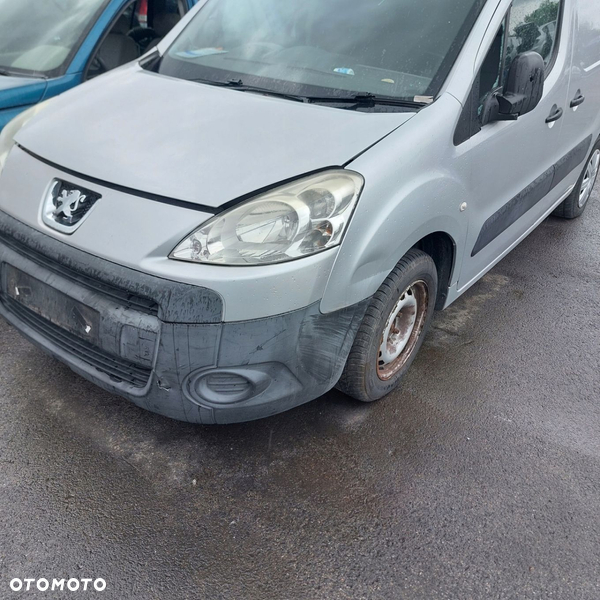 PEUGEOT PARTNER II  08-12  lampa lewa przód 968282960 EU